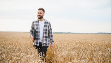 После «Школы фермера» более 80% ветеранов СВО пришли работать в АПК 